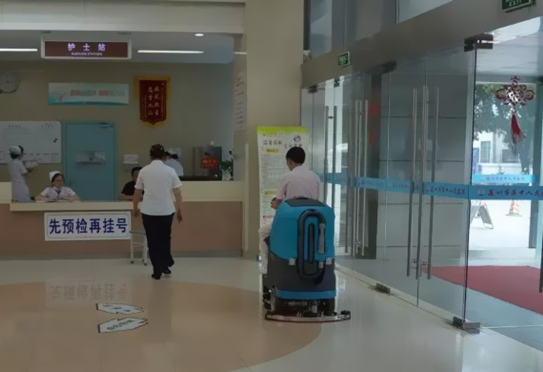 医院用驾驶型洗地机