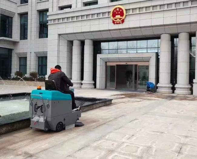 政府单位采购驾驶型扫地机